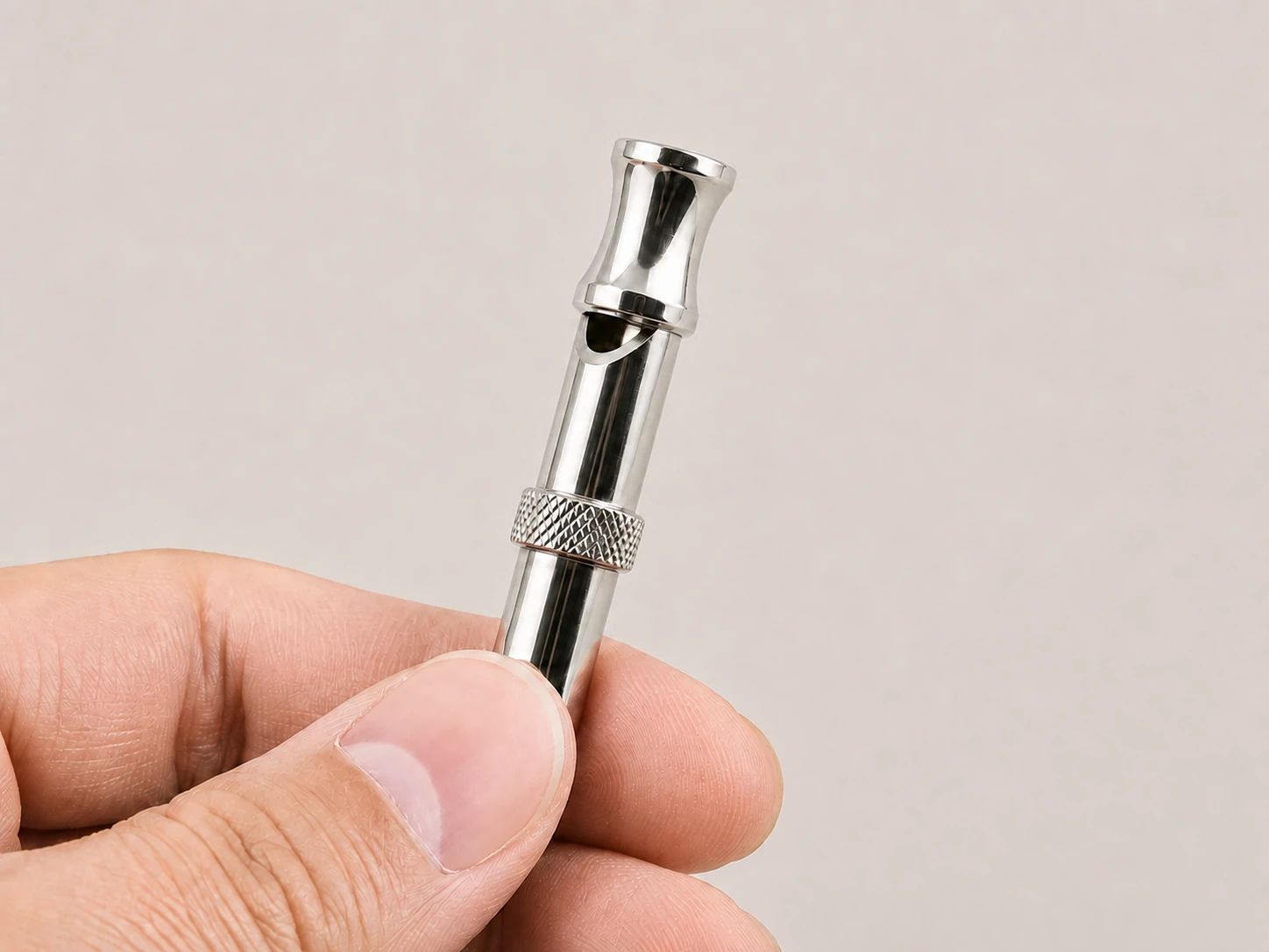 Compact metalen Wolvenfluitje met sleutelring